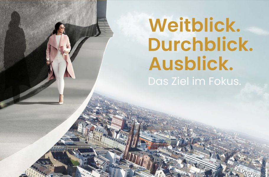 Selbstverständnis Frau in eleganter Kleidung auf einer Dachkante mit Stadtansicht im Hintergrund.