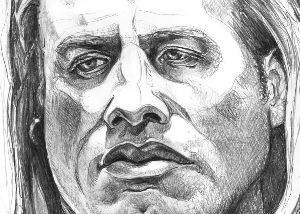 John Travolta - close up Porträt eines Mannes mit langen Haaren und ernster Miene, in Schwarz-Weiß gehalten.