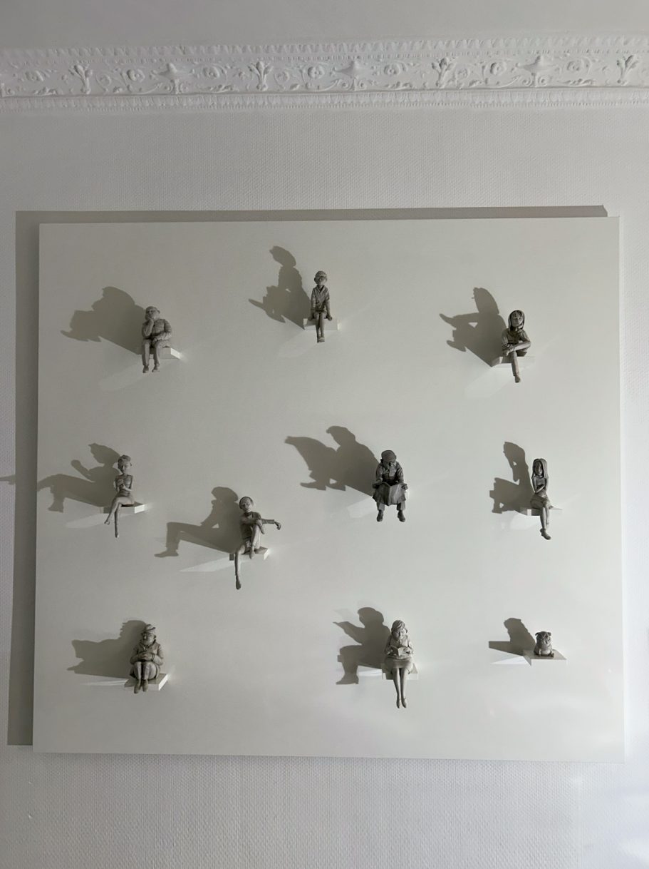 THE WAITING – Gesamtansicht frontal