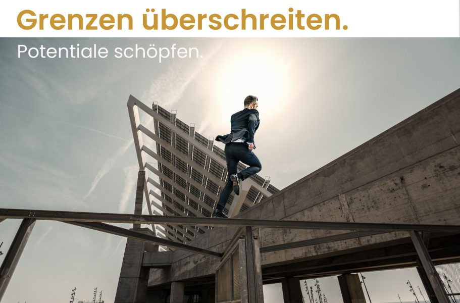 Leistungen Mann springt über eine Baustelle, umgeben von Beton und moderner Architektur.